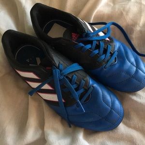Adidas girls youth soccer cleats size 2.
